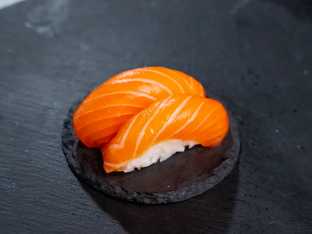 Salmon maki